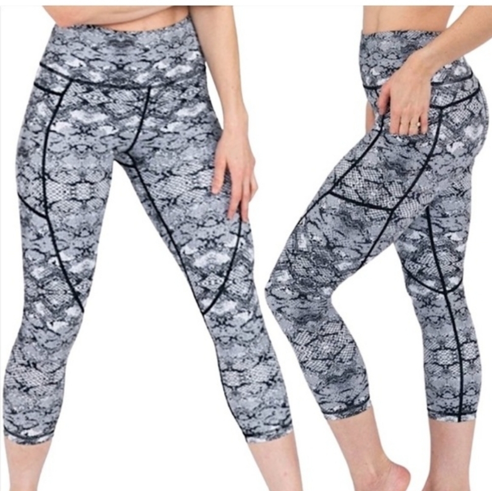 Zyia Active High & tight Leggings Cobra Medium 8-10 blue Snakeprint‎ Capris